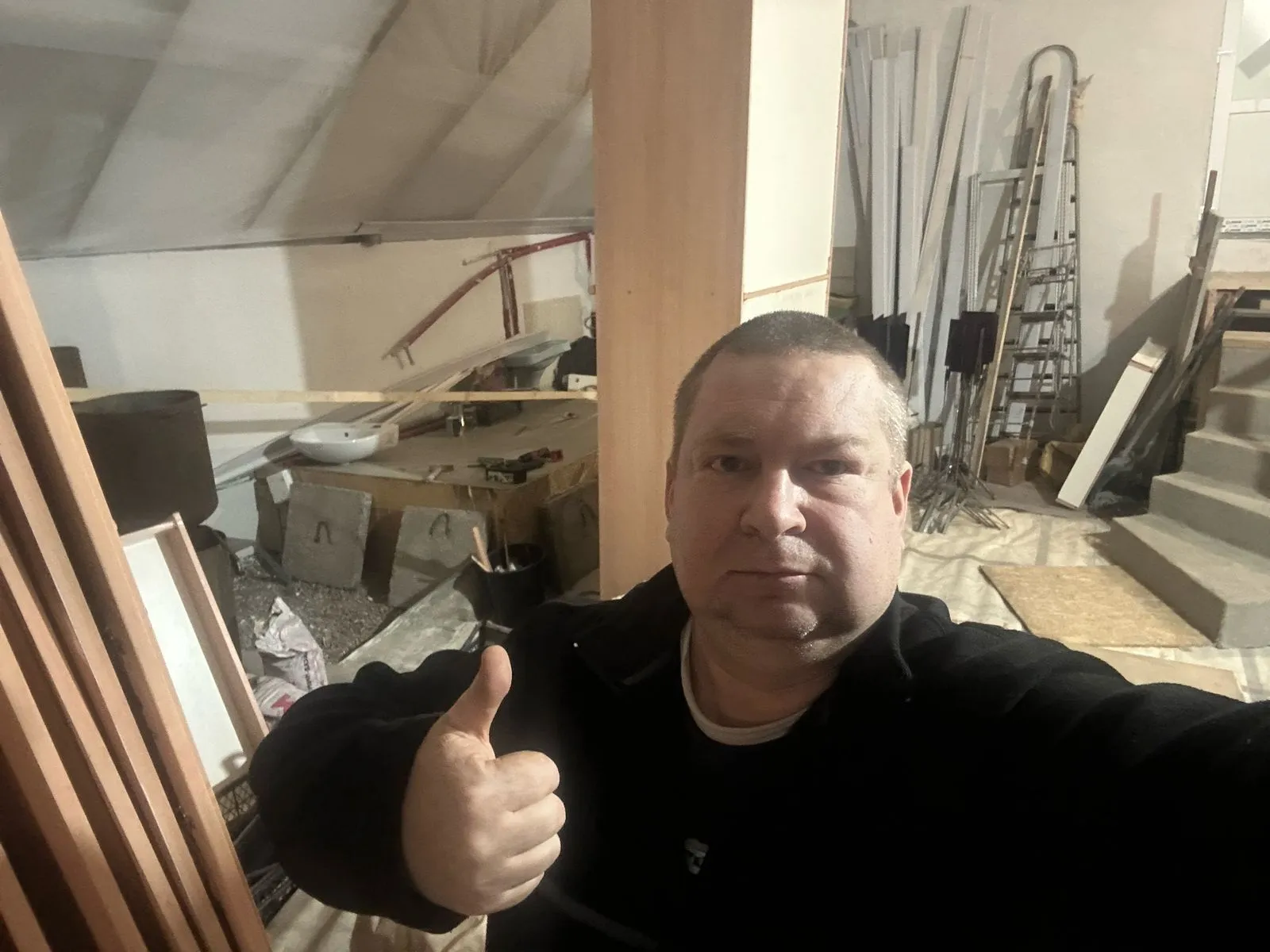 В будущей комнате отдыха еще много работы