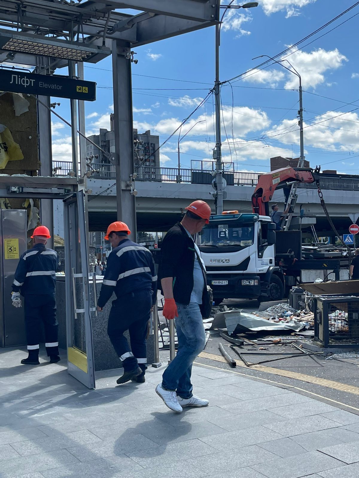 Метро ''Святошин'' после обстрела
