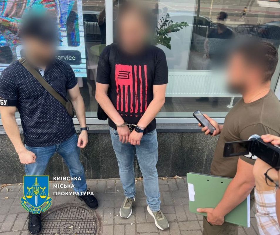 Чиновницю КМДА Радову та директора ринку затримали на хабарі у 25 тисяч доларів