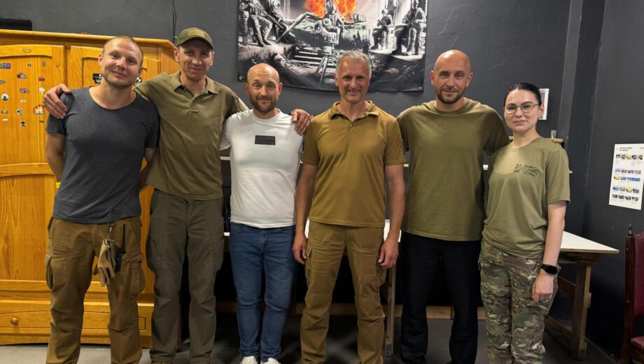 Безкоштовно і без повісток: у Києві працює Центр підготовки населення до національного спротиву