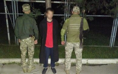 Нелегальний в’їзд до України: громадянин Чехії пішки через залізничні колії