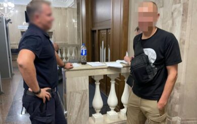 5 тисяч доларів за незаконний виїзд: в Одесі накрили канал втечі для чоловіків призовного віку