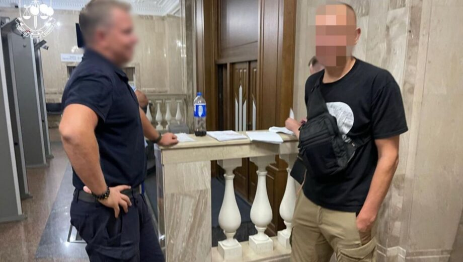 5 тисяч доларів за незаконний виїзд: в Одесі накрили канал втечі для чоловіків призовного віку