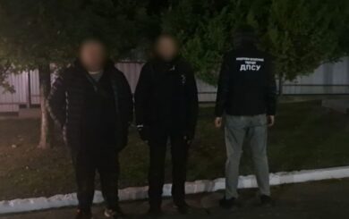Прикордонники за допомогою дрона зупинили двох чоловіків, які намагалися втекти до Румунії