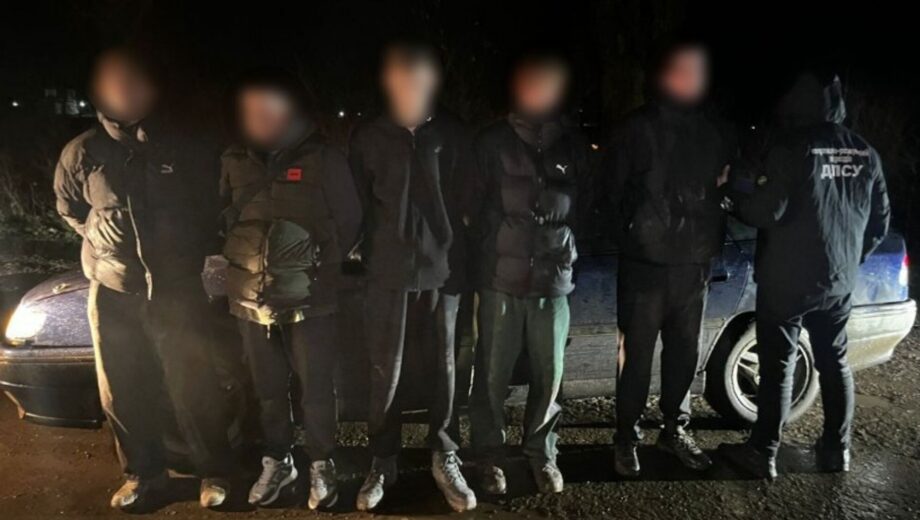 Пограничники сорвали попытку незаконного выезда в Молдову: задержана группа украинцев и их проводник
