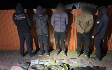 Переправа за $10 тысяч: у границы с Румынией задержали »водолазов» и их инструктора