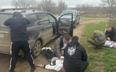 Бегство в Молдову за 13 тысяч долларов: в Одесской области мужчину везли в багажнике авто