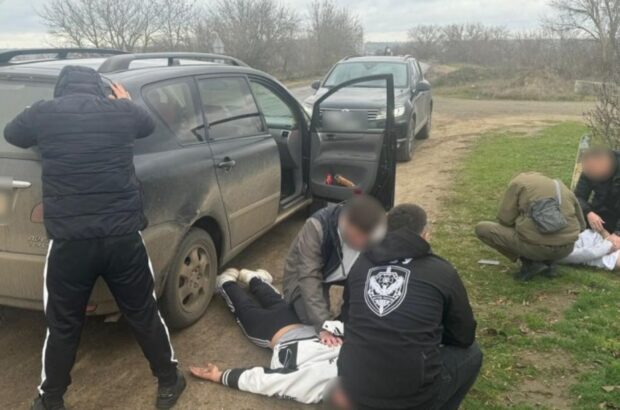 Втеча до Молдови за 13 тисяч доларів: на Одещині чоловіка везли в багажнику авто