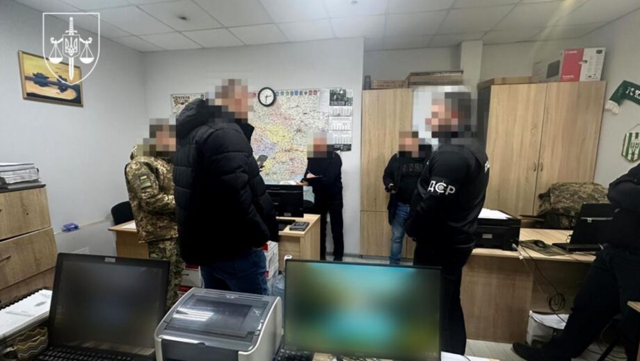 Взятка за запчасти для фронта: задержан чиновник ГНСУ, требовавший 10% от поставщика