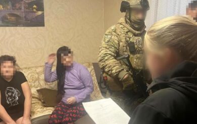 Родители жестоко обращались с детьми в доме семейного типа в Днепре: прокуратура сообщила о подозрении