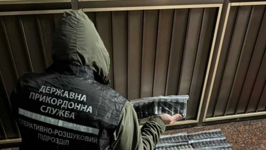 В »Ягодине» разоблачили тайник в вагоне поезда »Киев – Варшава»: 250 единиц товара нашли в вентиляционной шахте