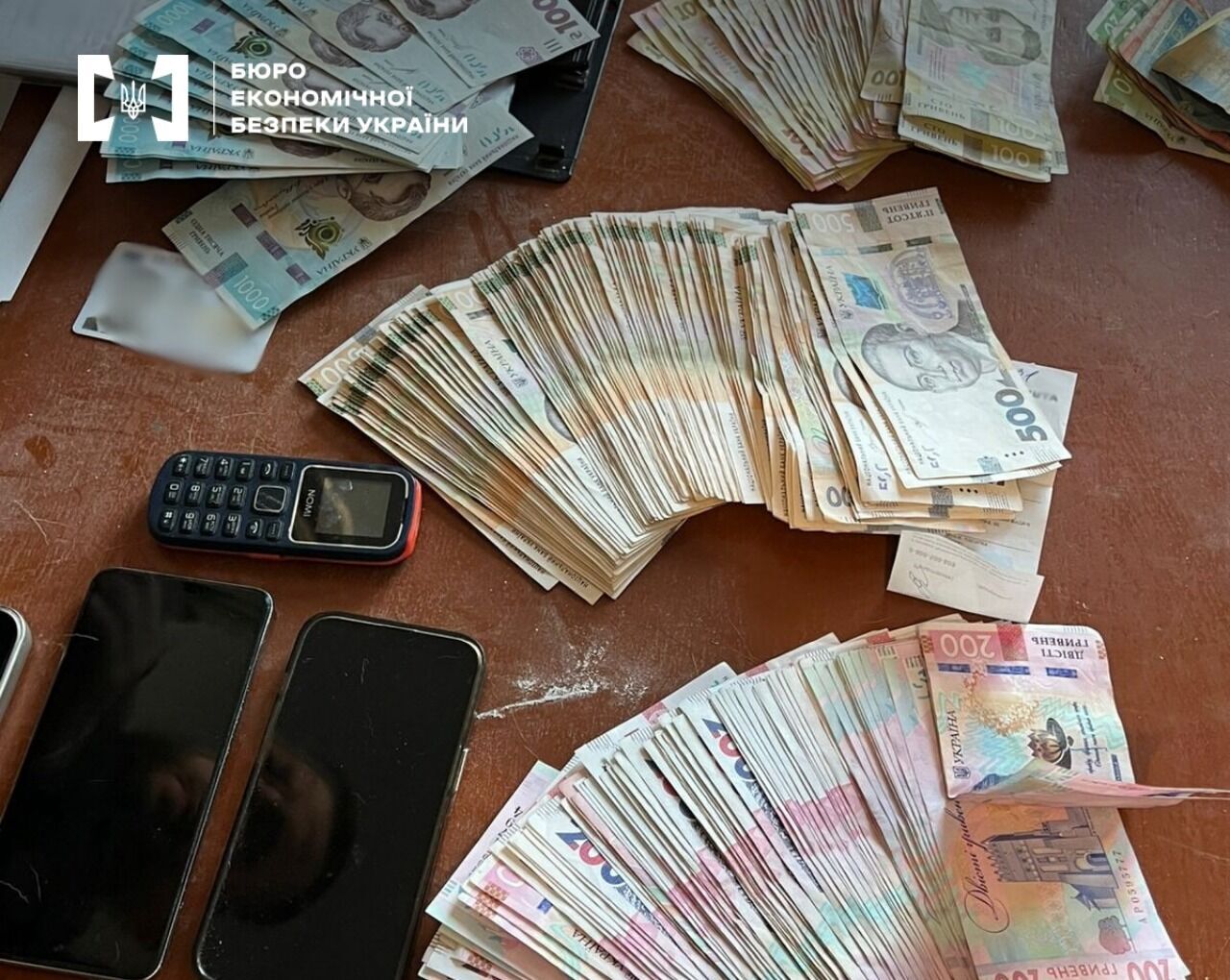 БЭБ на Полтавщине разоблачили масштабную подпольную табачную фабрику