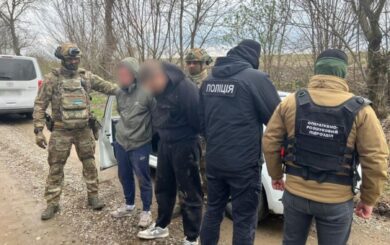 Разоблачена схема незаконного выезда за границу: задержан организатор и три сообщника