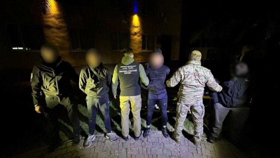 Пограничники разоблачили три схемы незаконного выезда мужчин за границу: сколько стоили »услуги»