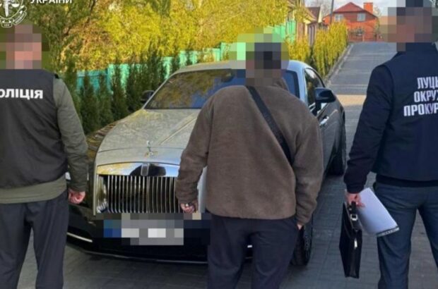 30 тысяч долларов за нужный документ: в Луцке чиновник погорел на схеме с недрами