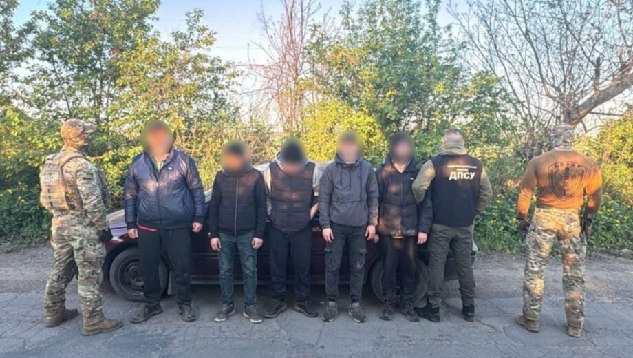 На границе с Молдовой задержали пятерых мужчин: организатор схемы зарабатывал по 10 тысяч долларов с каждого