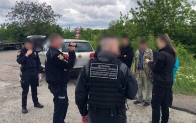 Схема бегства в Молдову провалилась: пограничники задержали семерых мужчин и организатора