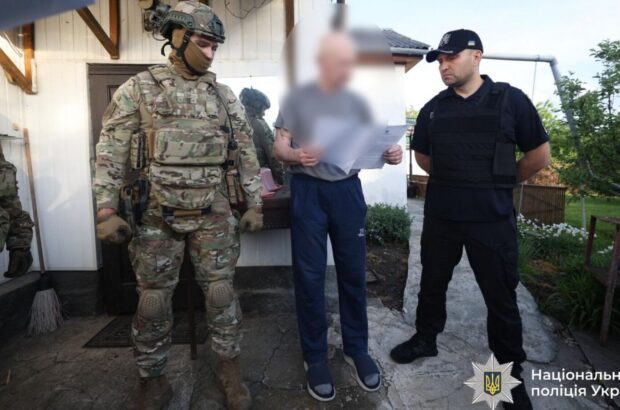 Пришли в масках — уехали в наручниках: полиция Прикарпатья задержала троих нападающих на бизнесмена