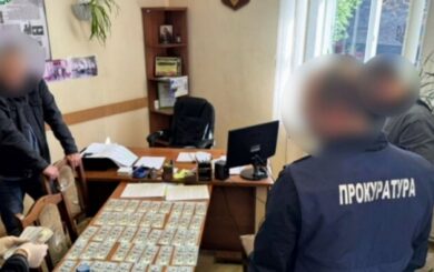 65 тис дол США за надання в оренду земель природно-заповідного фонду – викрито посадовця нацпарку на Буковин
