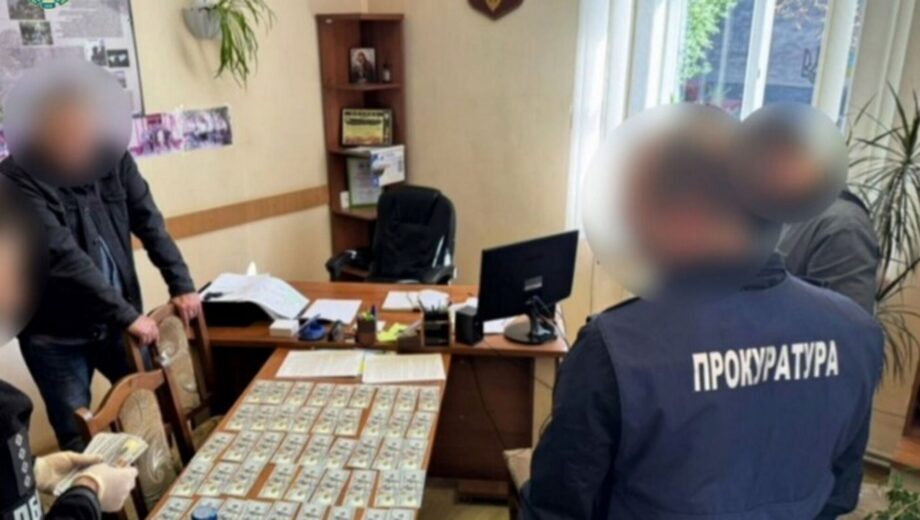 65 тис дол США за надання в оренду земель природно-заповідного фонду – викрито посадовця нацпарку на Буковин