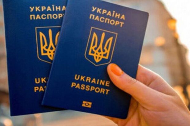 Українські чоловіки за кордоном зможуть отримати паспорт без військово-облікових документів