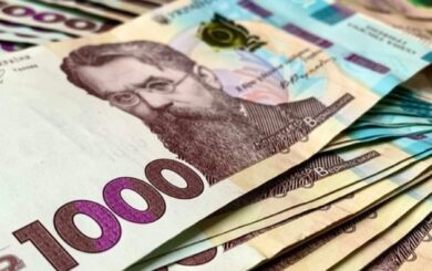 Украинцы нашли способ переводить »тысячу Зеленского» на банковские карты