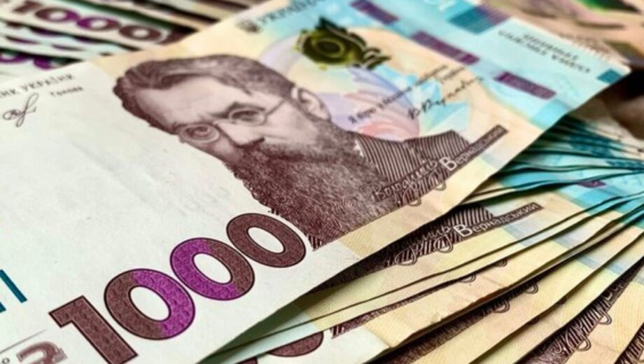 Украинцы нашли способ переводить »тысячу Зеленского» на банковские карты