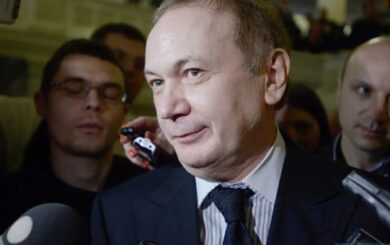 Люди вместо лошадей: в имении Енакиевского под Киевом зафиксировали хозяйственные работы, – »Обличитель»