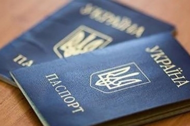 Кому в Україні доведеться обов’язково змінити паспорт-книжечку на ID-картку у 2026 році: важливе пояснення