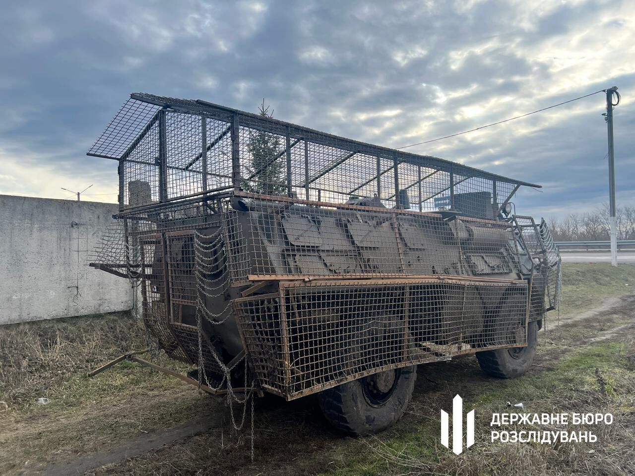 Військового покарали за втечу з частини та викрадення БТРа