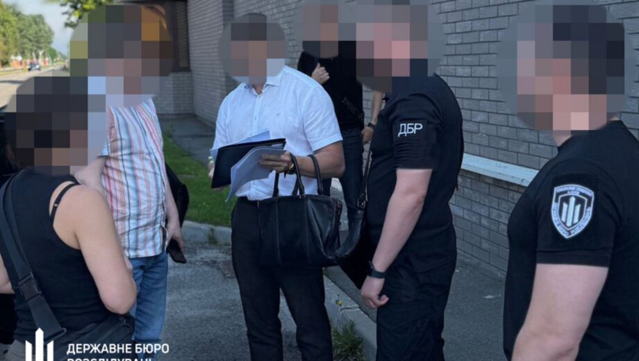 ДБР викриває фіктивну службу депутатів та посадовців: понад 1 млн грн збитків