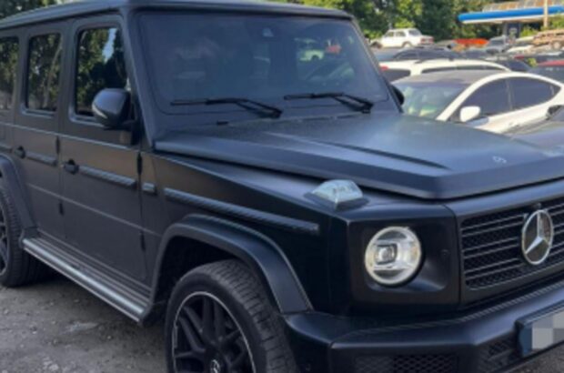 Mercedes, коштовні та елітний будинок: суд перевірить законність активів одеського посадовця