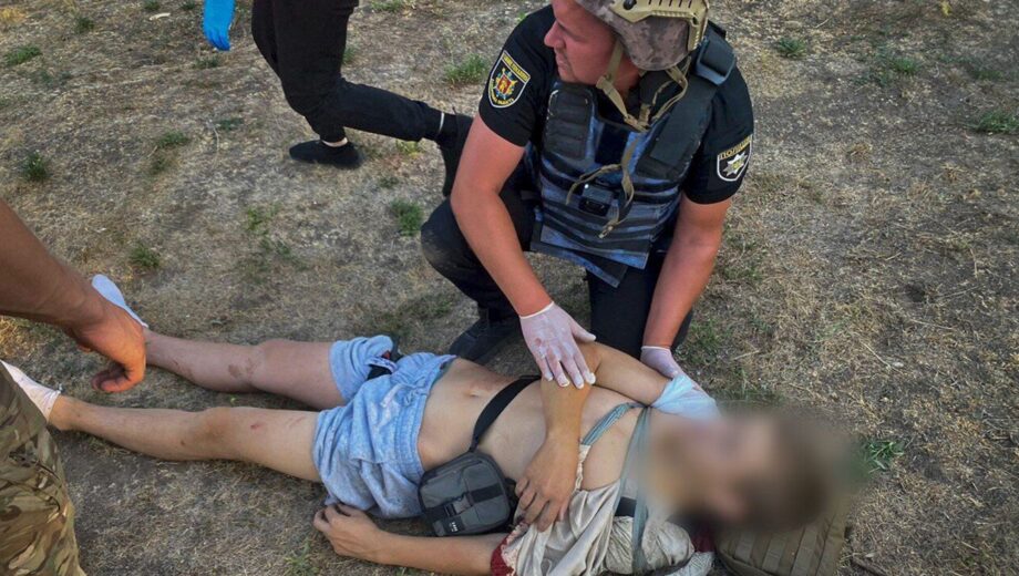 Запоріжжя під обстрілами: окупанти поцілили по селищу, постраждали діти