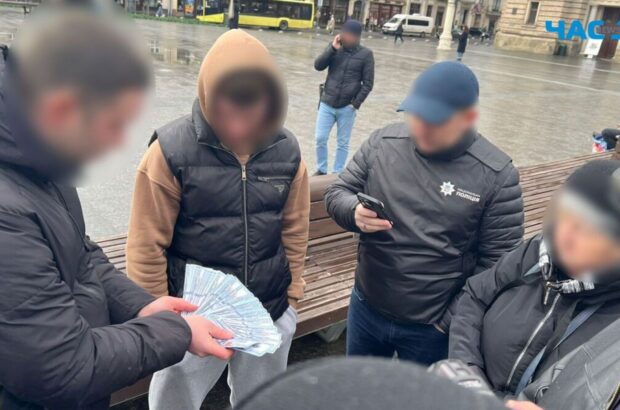 На Львівщині хлопець за 10 тис. доларів обіцяв ухилянтам зробити свідоцтва багатодітних батьків