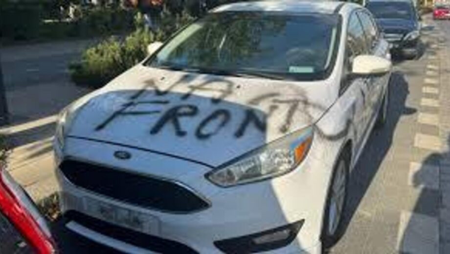 Во Вроцлаве сняли номер с авто украинки и написали »На фронт» – полиция расследует
