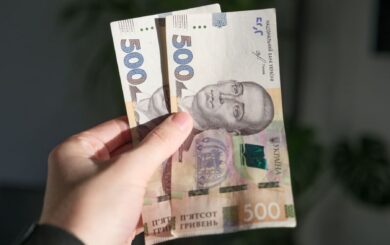 Під забороною: які покупки не зробити на 1000 грн від Зеленського