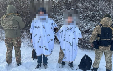 На Одещині двоє чоловіків у камуфляжних халатах намагались незаконно перетнути кордон