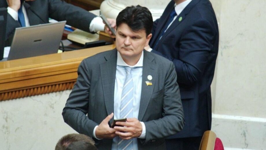 Нет юридических оснований: почему нардепов не могут забрать в армию