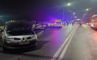 Из-за гололеда: в Луцке произошло масштабное ДТП с сразу 10 автомобилями