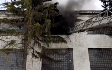 В Воронеже пожар на территории складов электромеханического завода »ЭНИКмаш-В»