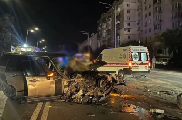 В столице Range Rover влетел в троллейбус: многие пассажиры пострадали