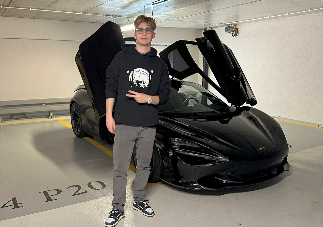 Молодий український блогер купив суперкар McLaren 720s за $300 000