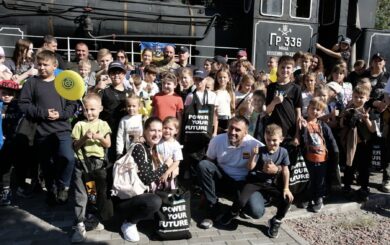 Благодійний проєкт ”Даруй добро”: свято для дітей захисників на Київській дитячій залізниці