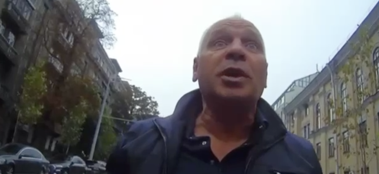 У Києві водій побив інспекторку через зауваження про неправильне паркування (фото)