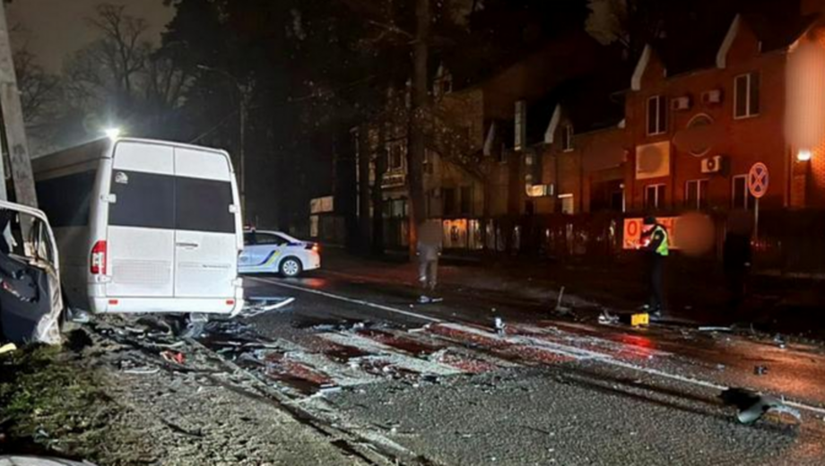 На Киевщине легковушка врезалась в маршрутку с пассажирами: есть пострадавшие