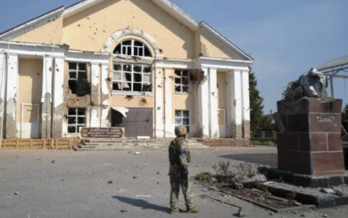 Росіяни атакували інтернат у Суджі: 95 людей опинилися під завалами