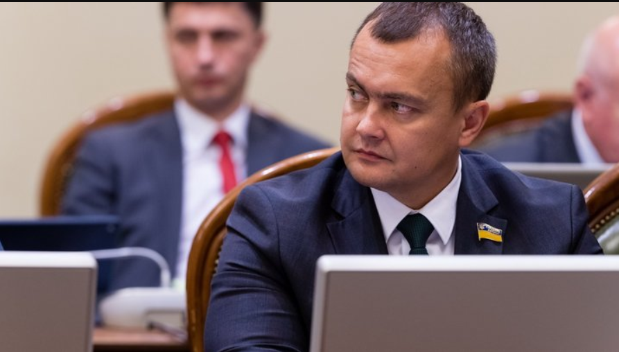 Син екснардепа Арістова ухиляється від служби та розповідає про розкішне життя за кордоном