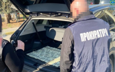 Руководителя одного из таможенных постов Львовщины разоблачили на взятке более чем в 20 тысяч долларов