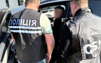 На хабарі 20 тисяч доларів затримали начальника митного поста Львівської митниці