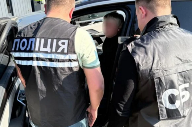 На хабарі 20 тисяч доларів затримали начальника митного поста Львівської митниці
